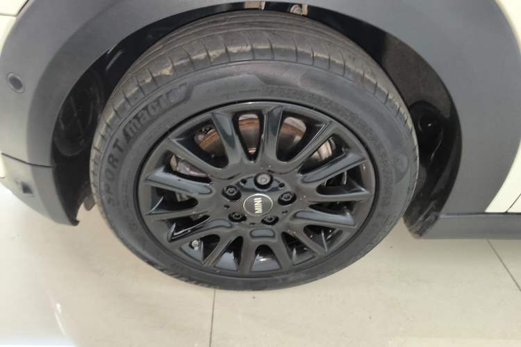 Used  MINI 2019 1.5T COOPER Classic Edition Five-Door Version
