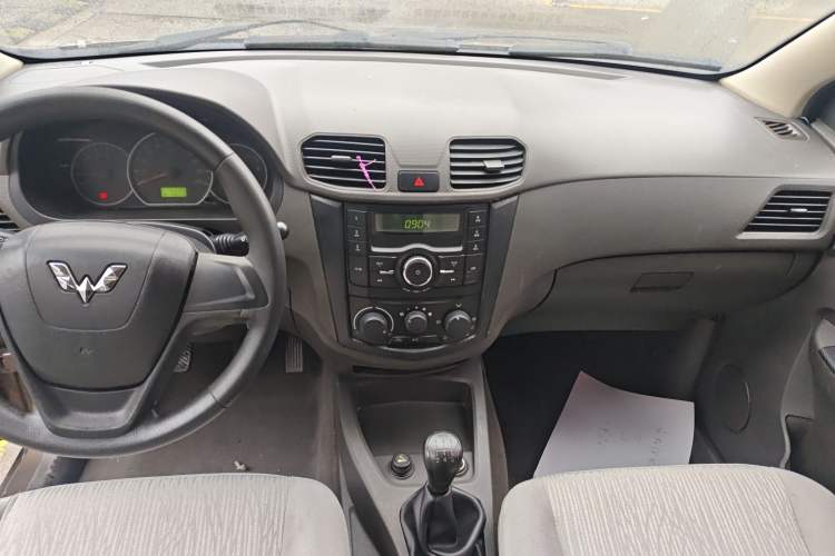 Used Wuling Hongguang 2015 1.5L S Basic Version China V Standard