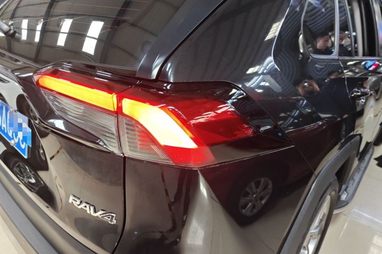 Used Toyota RAV4 2020 2.0L CVT Two-Wheel Drive Fashion PLUS Edition
