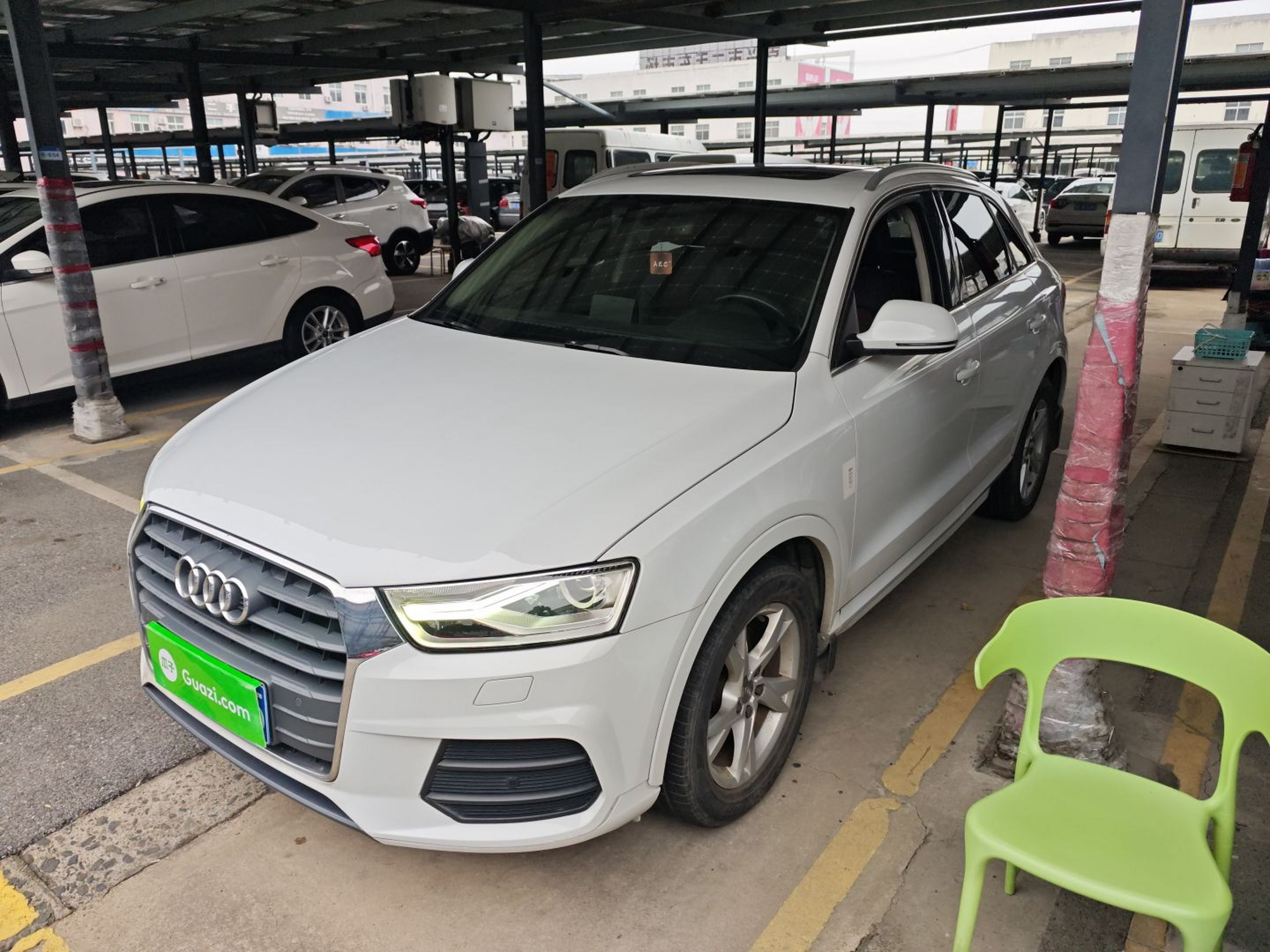 Под передней частью автомобиля