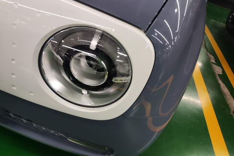 Used ORA Black Cat 2022 351 km Range Luxury Version Lithium-Ion Battery
