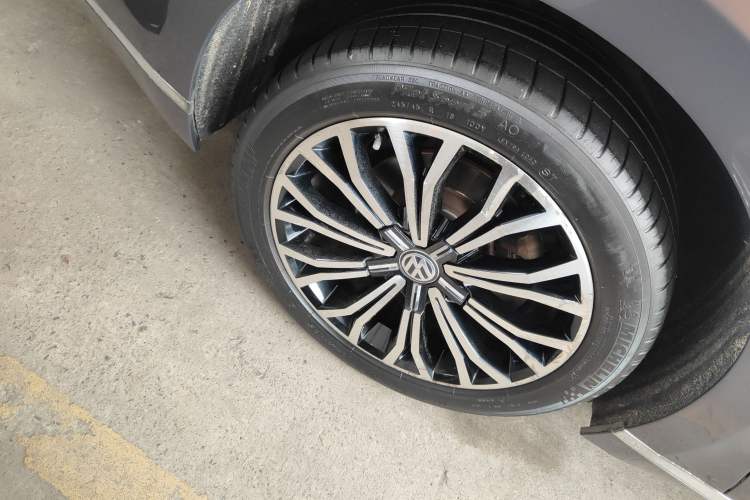 Used Volkswagen Phideon 2016 380TSI Two-Wheel-Drive Luxury Edition
