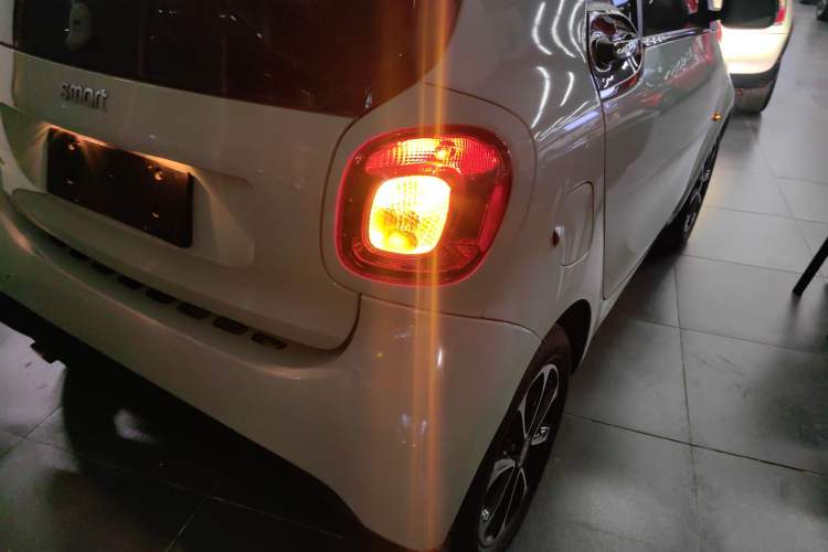 Used  fortwo 2015 1.0L 52 kW Hardtop Passion Edition
