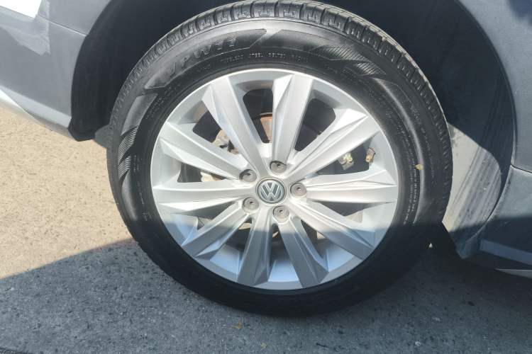 Used Volkswagen C-TREK 2018 1.5L Automatic Fashion Model