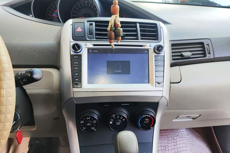 Used Toyota Verso 2015 180E CVT Crossover Edition
