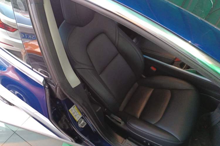 Used Tesla Model 3 2019 Long-Range All-Wheel-Drive Version
