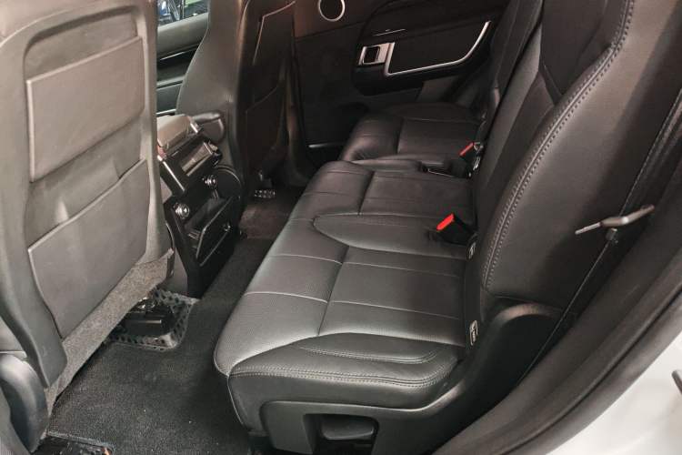 Used Land Rover Discovery 2018 2.0T SE
