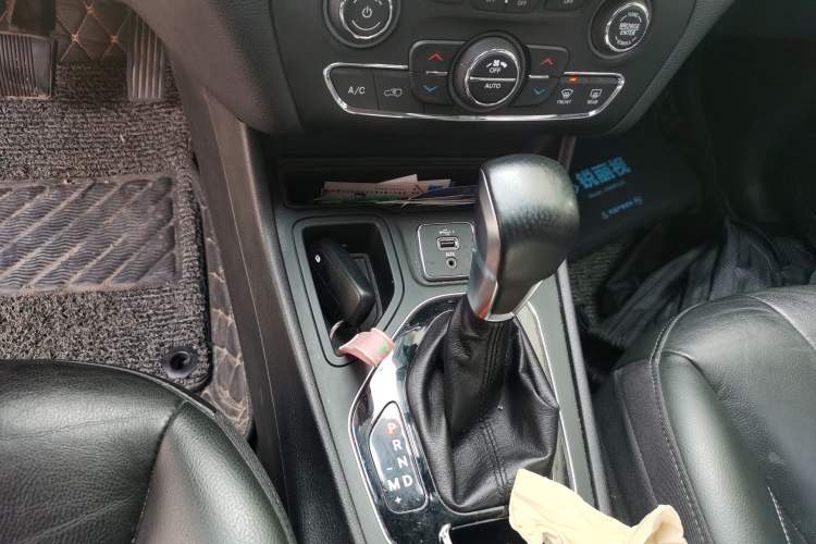 Used Jeep Cherokee 2019 2.0T Two-Wheel Drive Smart Enjoyment Version China VI
