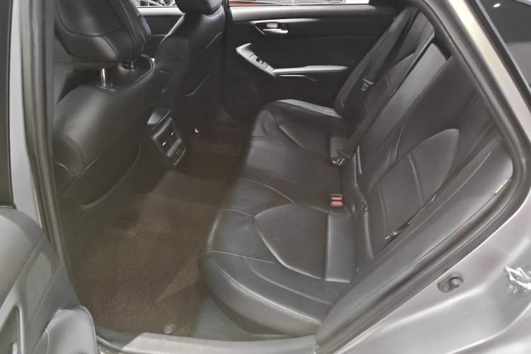 Used Toyota Avalon 2019 Dual-Engine 2.5L Luxury Edition China VI Standard
