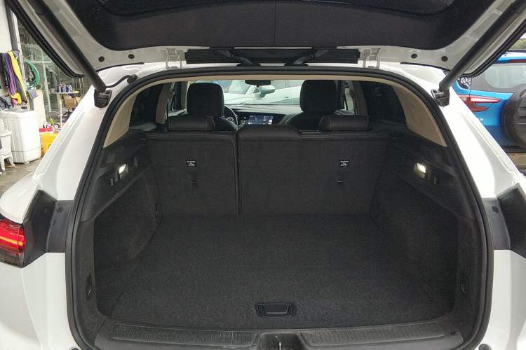 Used Buick Envision 2022 Facelift Encore S 652T Two-Wheel-Drive Luxury Model
