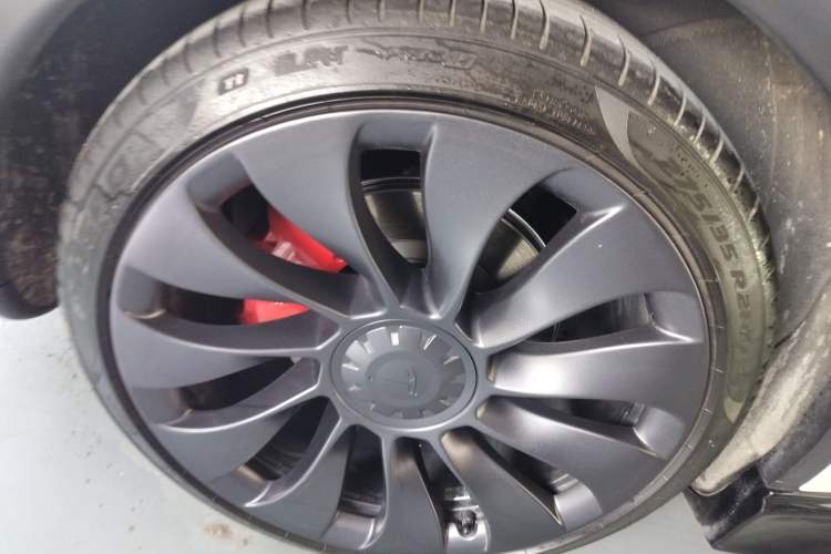 Used Tesla Model Y 2023 High-Performance All-Wheel-Drive Version