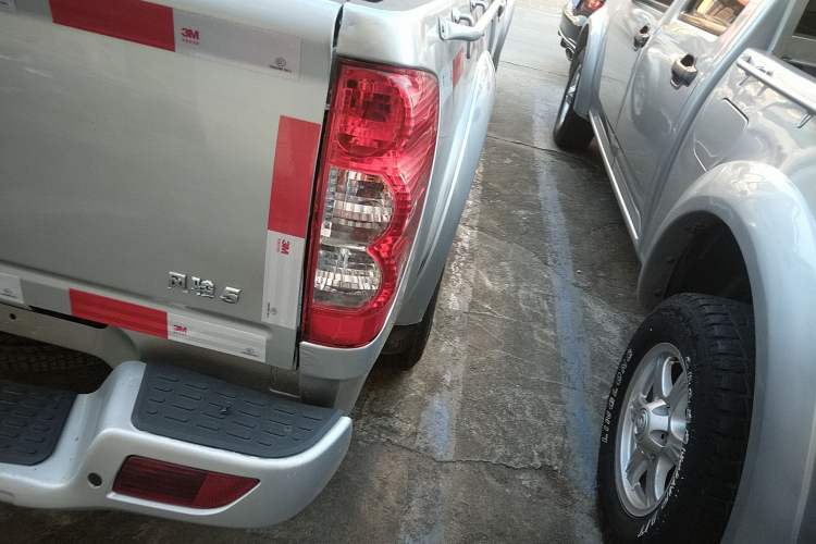 Used Great Wall Wingle 5 2017 2.0T European-spec Diesel Two-Wheel-Drive Entry-Level Big Double-Cab GW4D20D