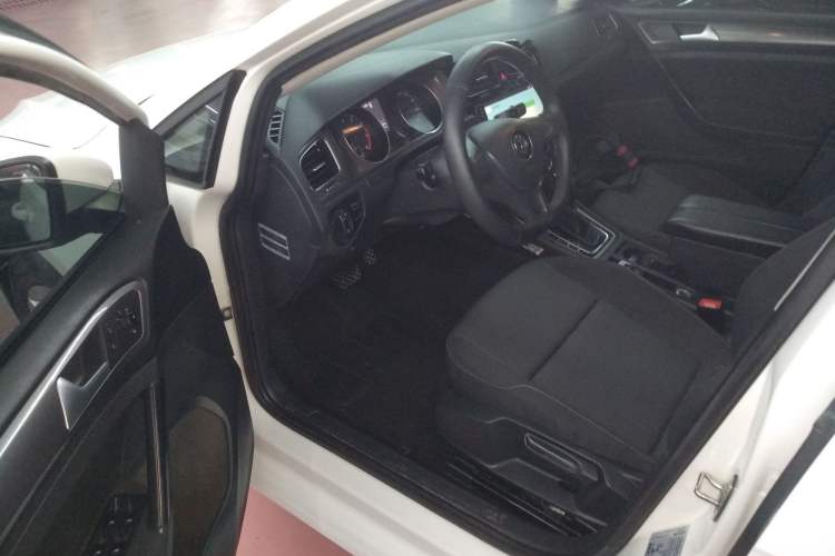 Used Volkswagen Golf 2015 1.6L Automatic Fashion Model