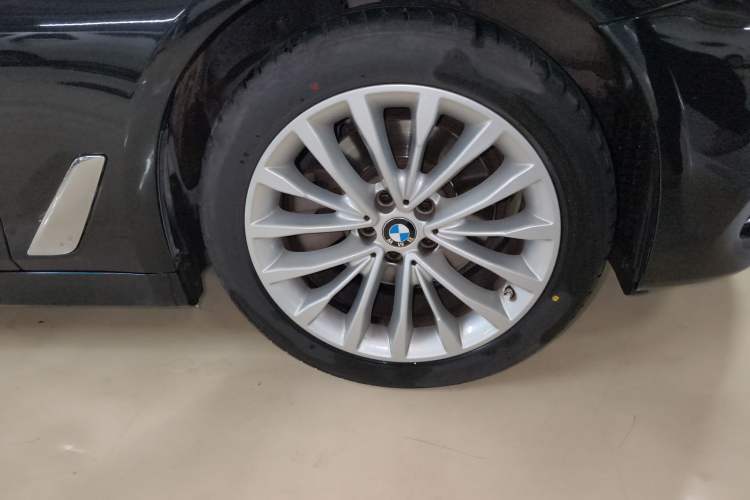 Used BMW 5 Series 2019 525Li Luxury Package
