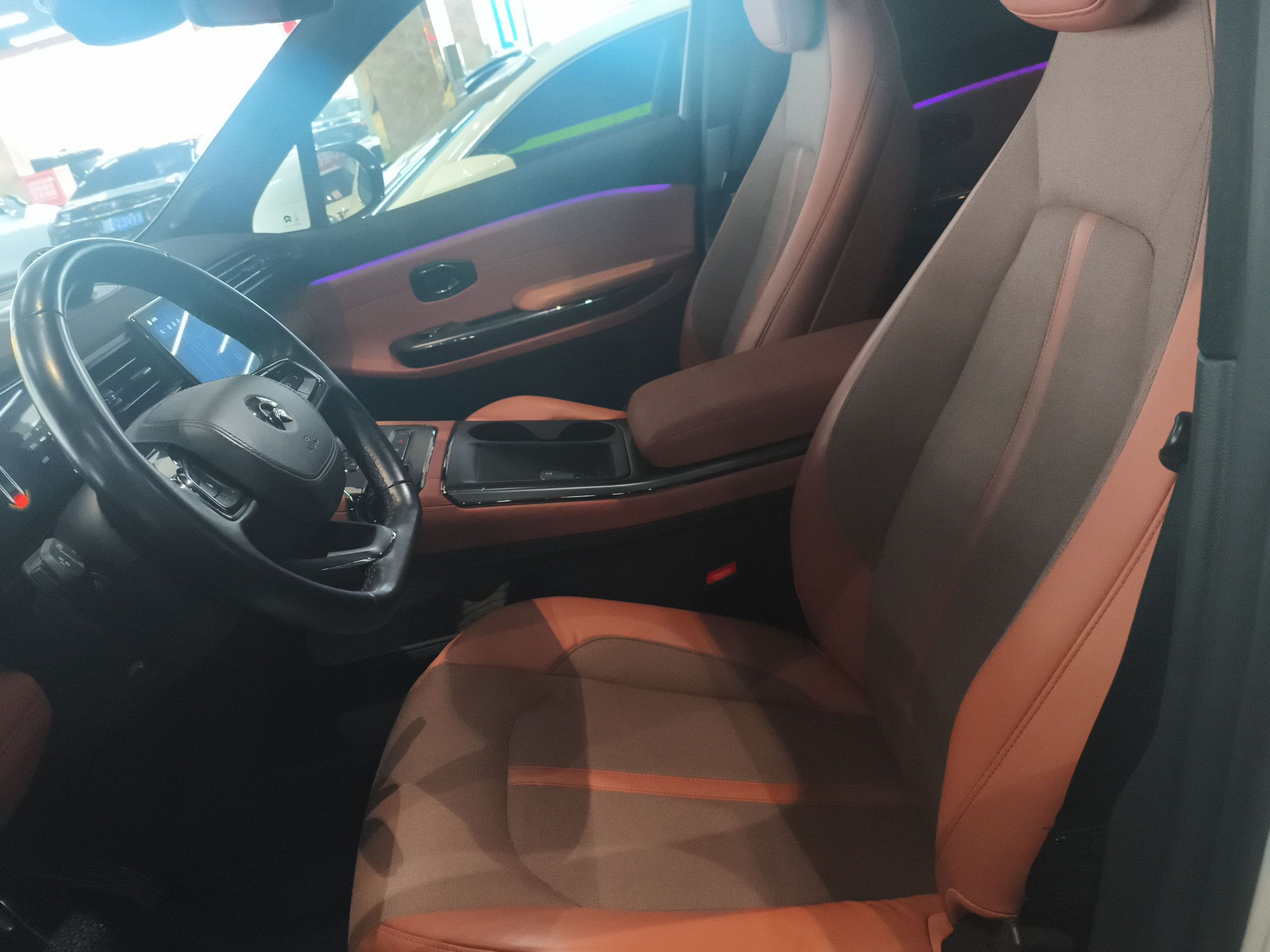 Переднее сиденье в автомобиле