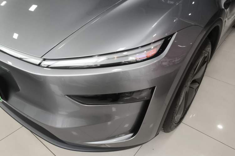 Used Tesla Model Y 2025 Rear-Wheel-Drive Version