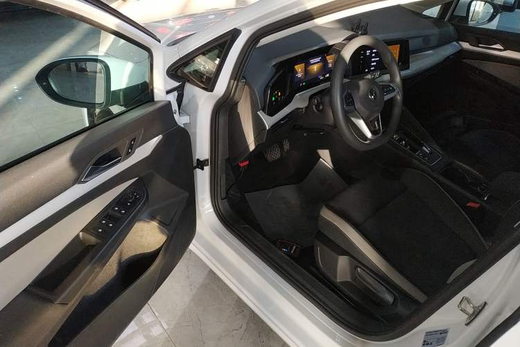 Used Volkswagen Golf 2023 200TSI DSG