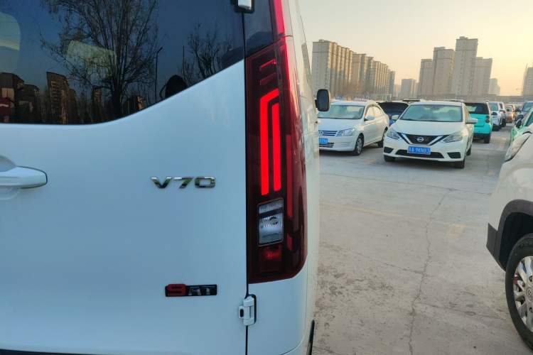 Used SAIC MAXUS Xintu V70 2023 2.0T Elite Edition Automatic Long Wheelbase Low Roof – 6/7 Seats