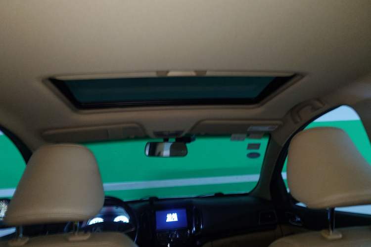 Used Baojun 730 2014 1.5L Manual Luxury Navigation ESP Version 7 Seats