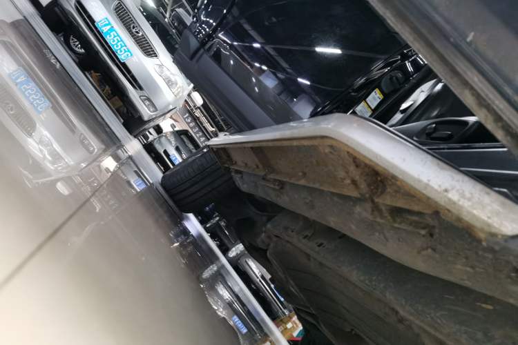 Used Land Rover Discovery 2016 3.0 SC Obsidian Black Heritage Edition SE
