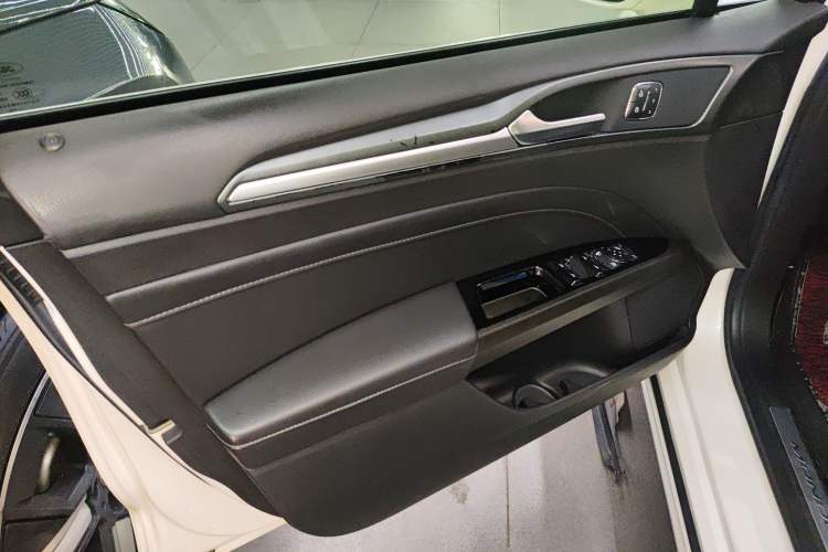 Used Ford Mondeo 2013 2.0L GTDi240 Luxury Sport Model
