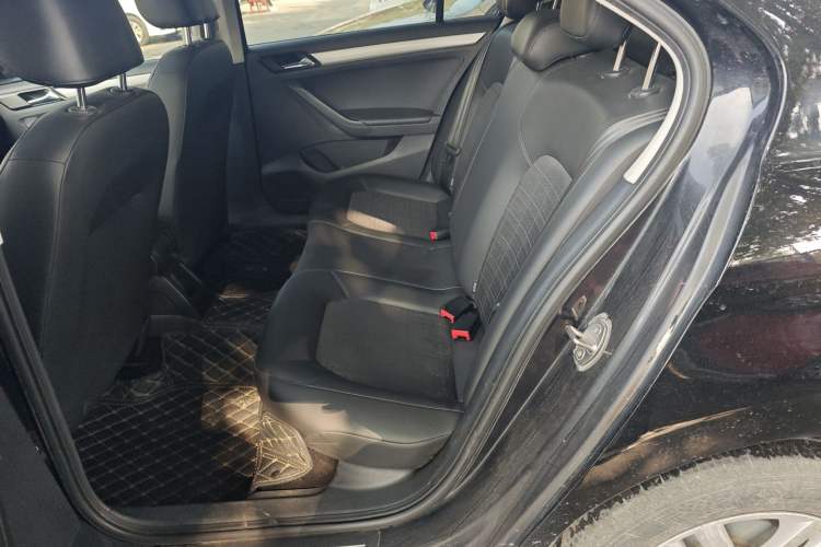 Used Volkswagen Jetta 2017 1.4L Manual Comfort Model
