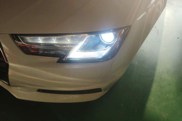 Used Audi A4L 2017 40 TFSI Ambition Edition
