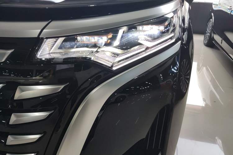 Used Denza D9 2024 DM-i 980 Four-Wheel Drive Prestige Model
