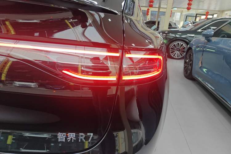 Used Hima Luxeed R7 2024 All-Electric 736 km Ultra
