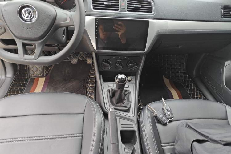 Used Volkswagen Lavida 2015 1.6L Manual Fashion Edition
