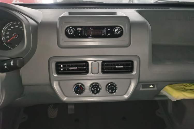 Used Wuling Yangguang 
