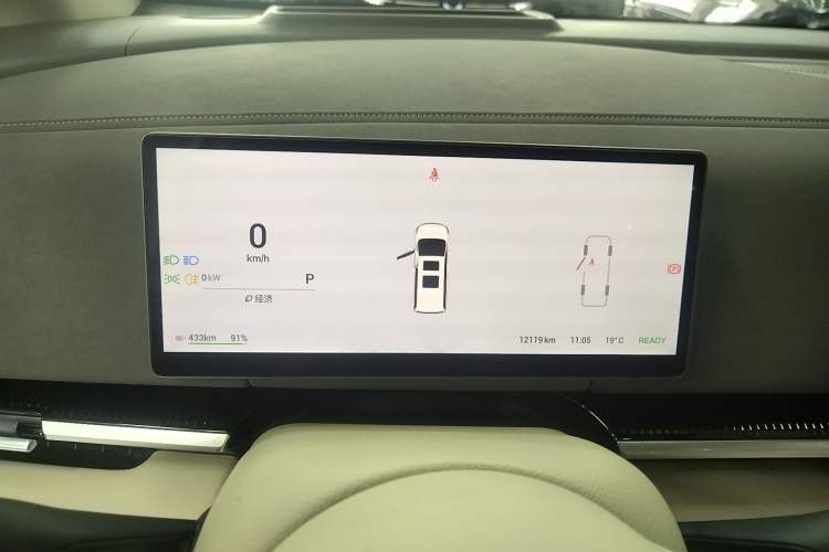 Used VOYAH Dream 2025 EV Four-Wheel Drive Flagship Kunpeng Edition