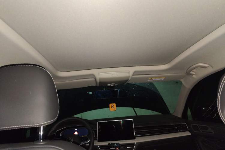 Used Volkswagen Tiguan L 2024 Outstanding Model 330TSI Automatic Two-Wheel Drive R-Line Dragon Glory Edition
