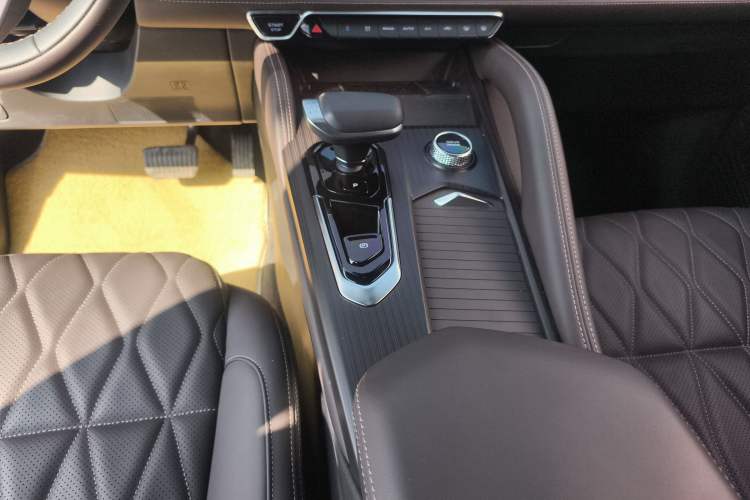 Used Geely Auto Monjaro L 2025 2.0TD Automatic Xingyun Version
