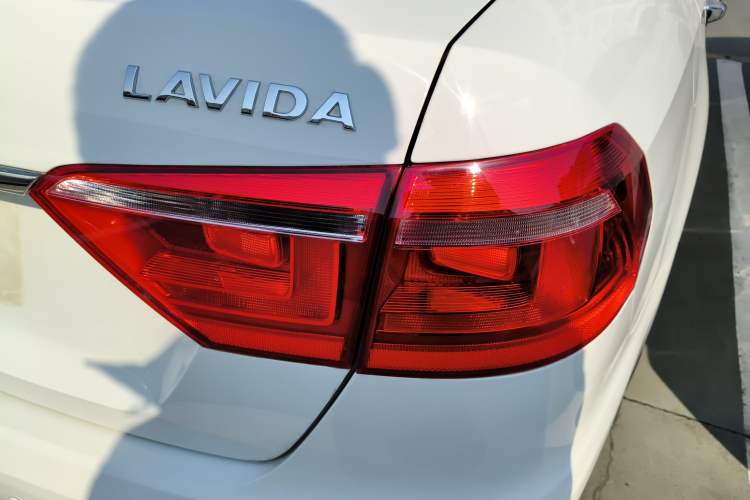 Used Volkswagen Lavida 2013 Revised Classic 1.6L Automatic Fashion Edition