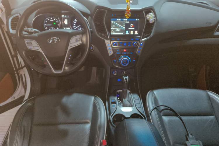 Used Hyundai Santa Fe 2017 2.0T Automatic Two-Wheel Drive Smart Version 7 Seats
