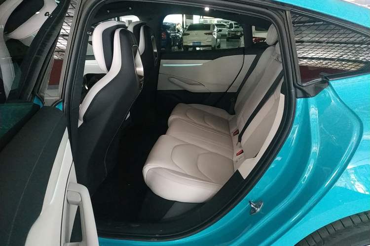 Used  SU7 2024 Rear-Drive Long-Range Intelligent Driving Version
