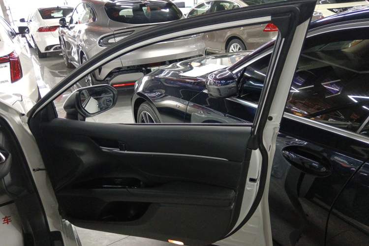 Used Toyota Camry 2023 2.0G Luxury Edition
