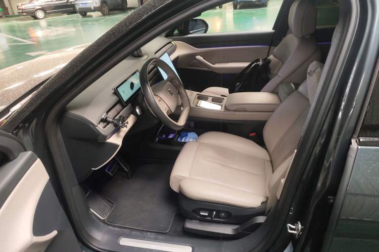 Used Nio ES8 2023 75 kWh Executive Edition
