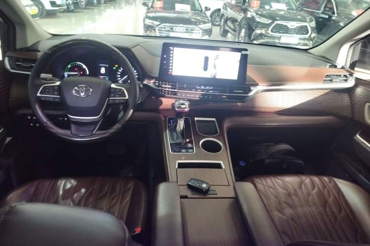 Used Toyota Granvia 2023 2.5L Hybrid Comfort Edition