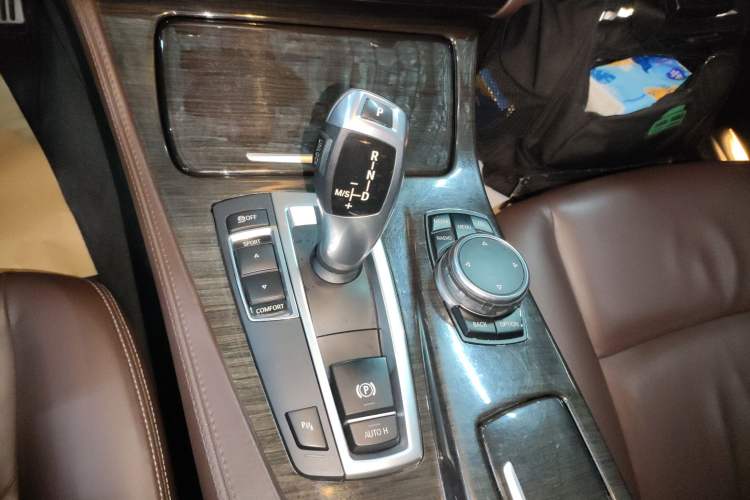 Used BMW 5 Series 2014 525Li Luxury Design Package
