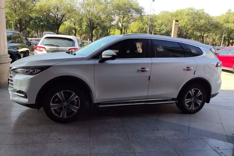 Used BYD Tang 2019 2.0T Automatic SmartConnect Luxury Edition 5 Seats China VI Standard
