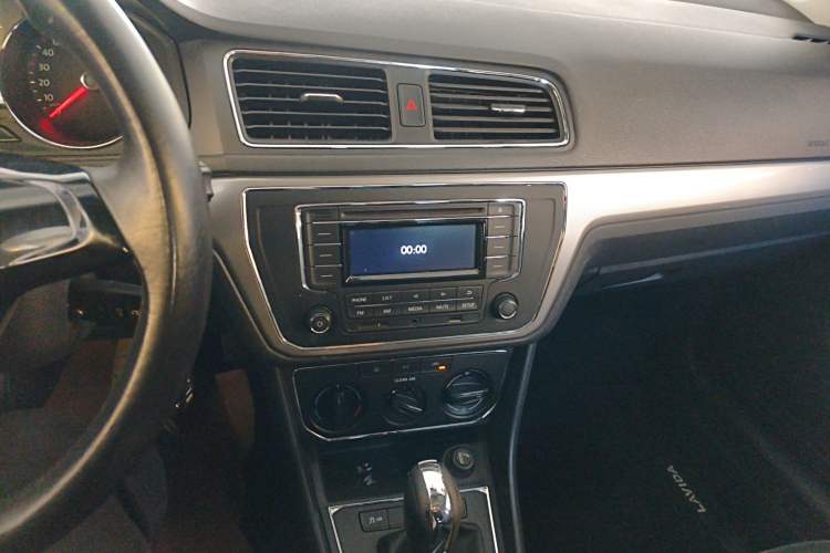 Used Volkswagen Lavida 2015 1.6L Automatic Comfort Edition
