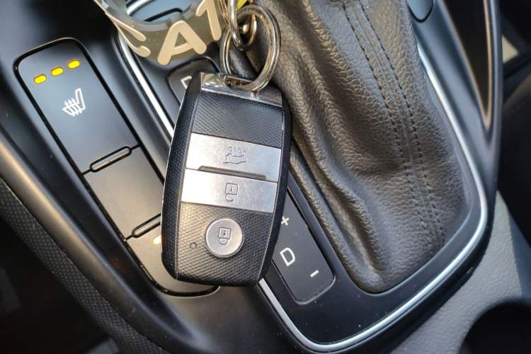 Used Kia Carens 2013 2.0L 7-Seater Automatic Luxury Version China IV Standard