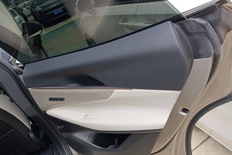 Used Lynk & Co 08 EM-P 2023 245km Ultra-Long Range Halo
