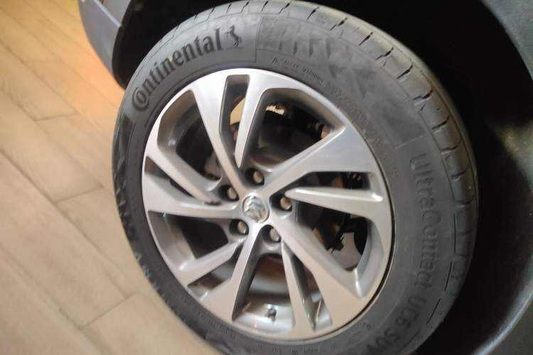 Used Buick Envision 2022 Encore S 552T Two-Wheel-Drive Luxury Model
