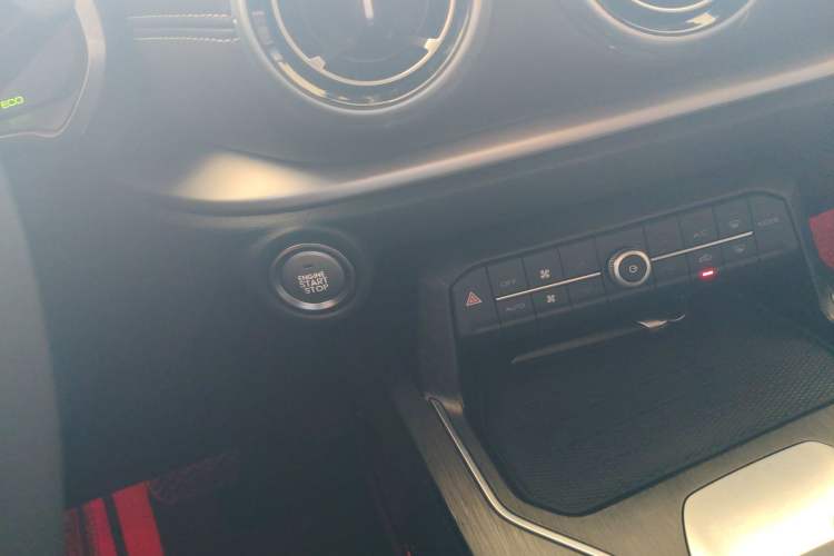 Used Wey VV6 2020 2.0T Two-Wheel Drive Smart Protection+
