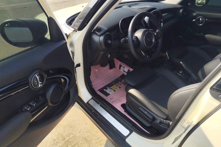 Used  MINI 2021 1.5T COOPER Classic Edition Five-Door Version
