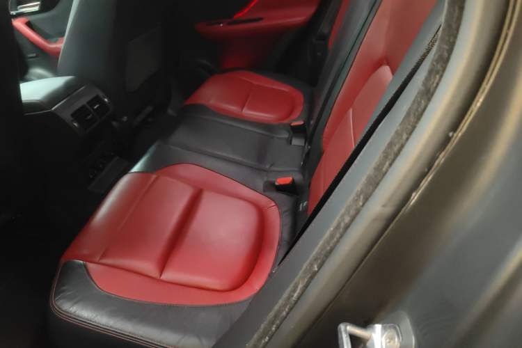 Used Jaguar F-PACE 2016 2.0T Two-Wheel-Drive R-Sport Sport Edition
