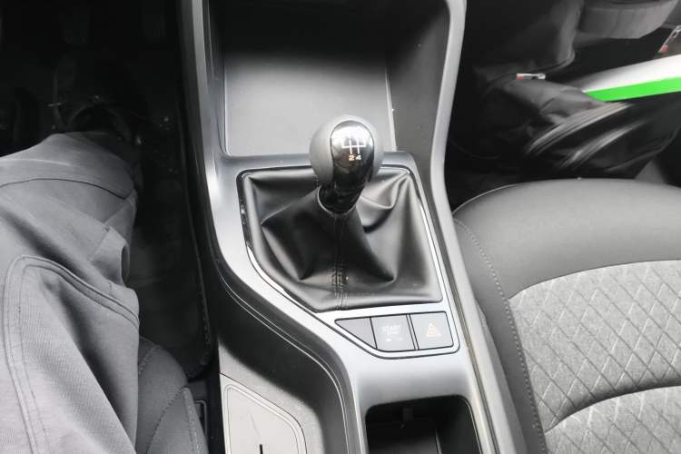 Used Roewe i5 2023 1.5L Manual Comfort Edition
